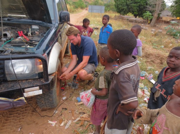 Sorting tyre pressures at the bottom drew quite a crowd!