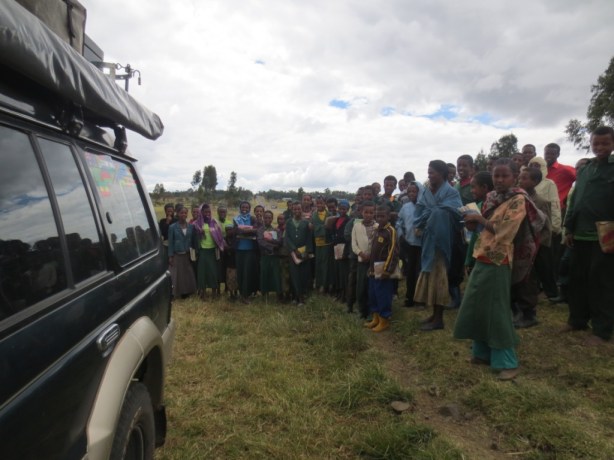 A quick coffee stop draws a big crowd!